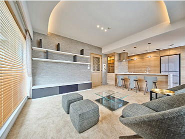 創作の書斎と歓待のリビング