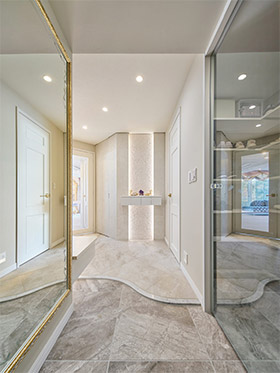 マンションのエントランスに気品と広がりを