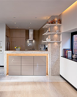 対面キッチンの閉塞感を払拭したリフォーム